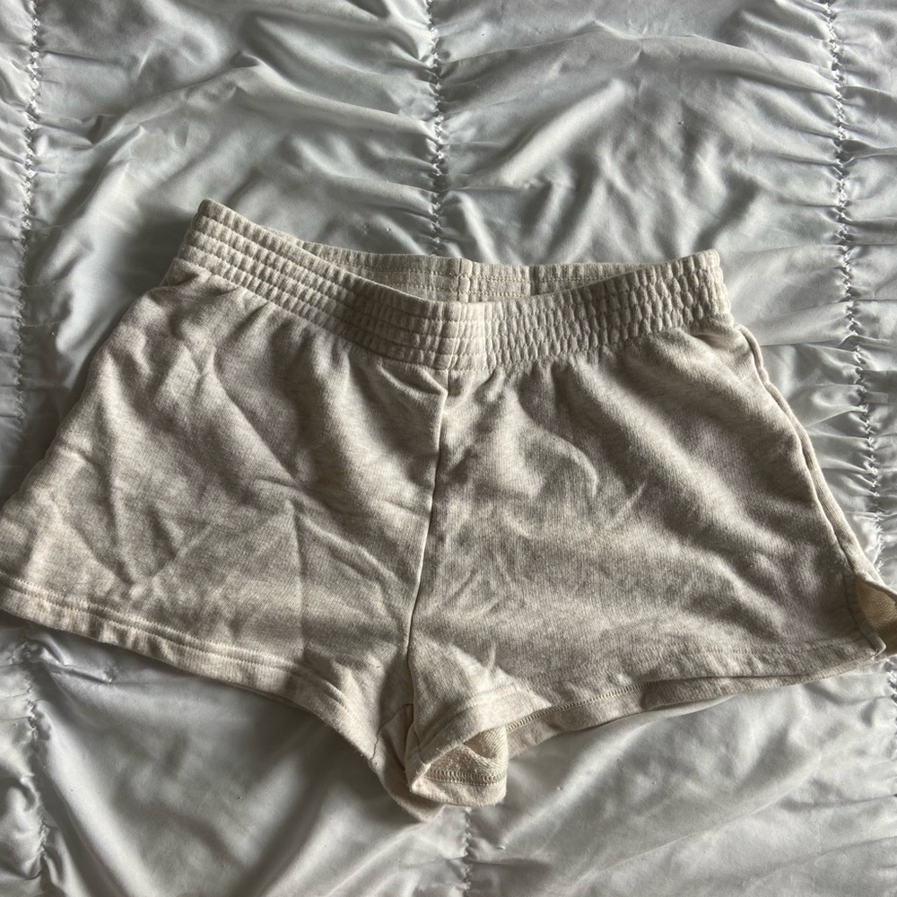 Tna Airy boyfriend sweat shorts